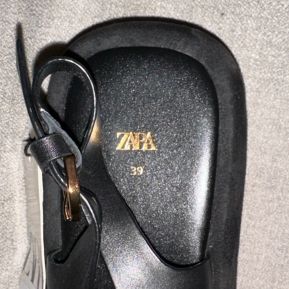 8. LEATHER WEDGE SANDALS size 39 - Picture 11 of 12